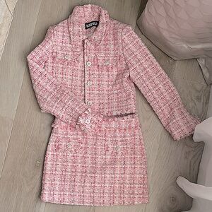 Katie J girls jacket and skirt set.
Jacket size L, skirt XL
Like new condition